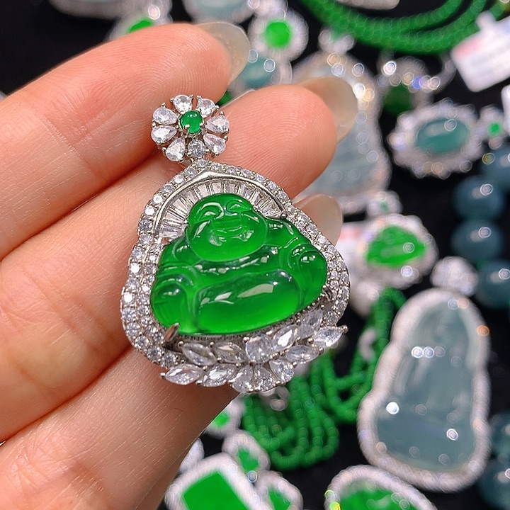 翡翠颈饰未镶嵌翡翠