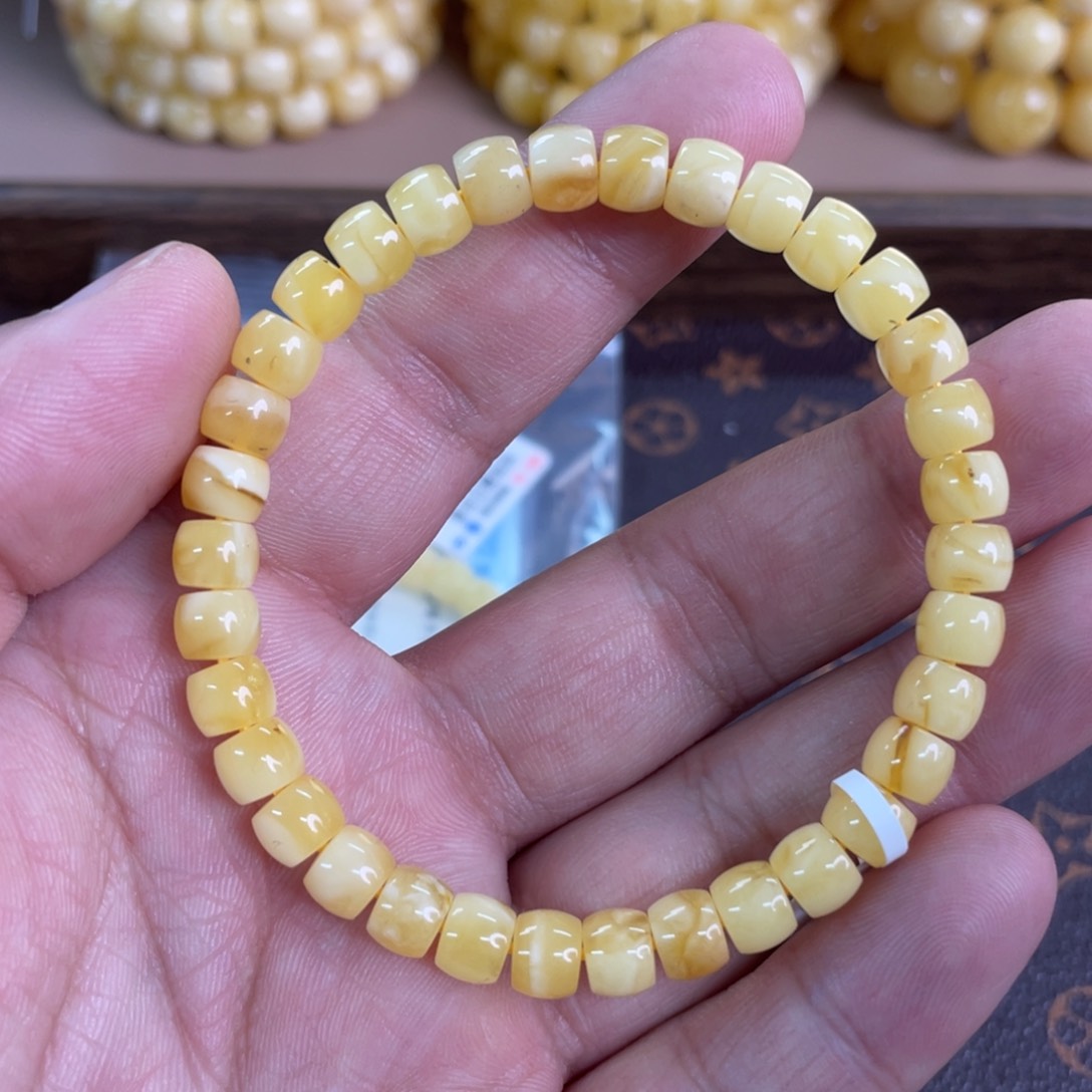 蜜蜡裸石未镶嵌1140000000