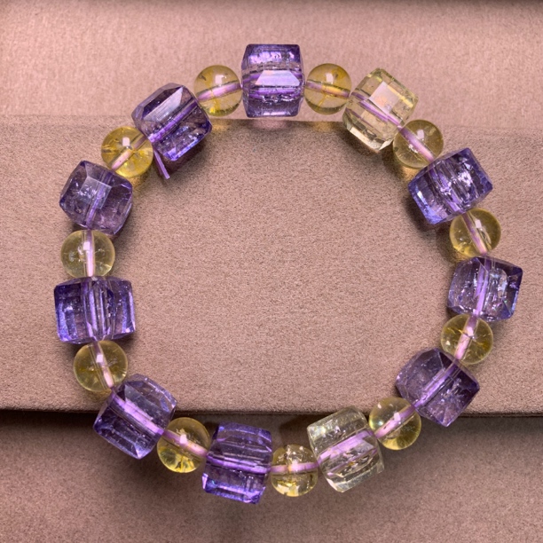 A 217  卡10mm方糖紫+黄多宝手串