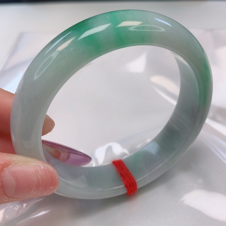 翡翠手镯未镶嵌55圈