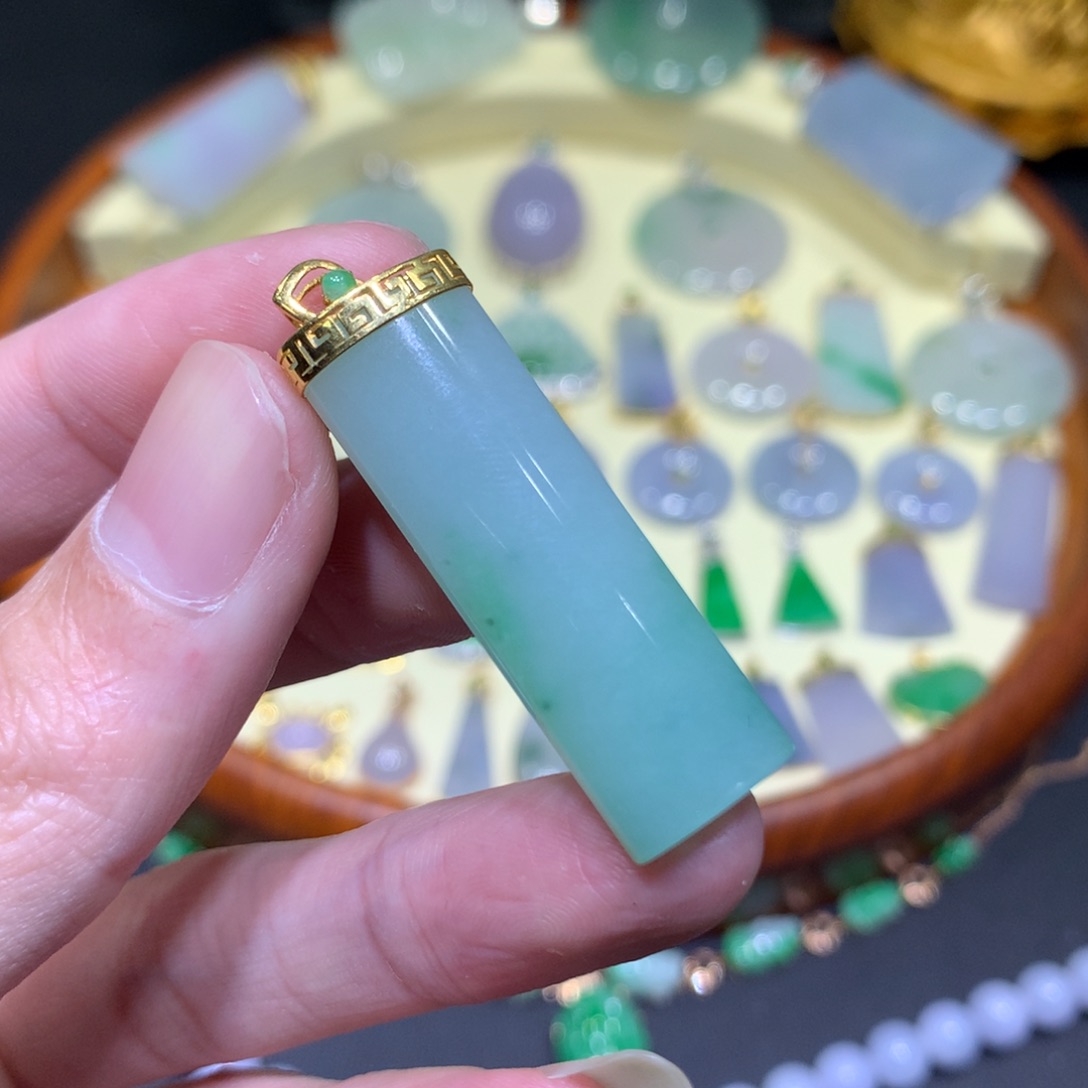 翡翠吊坠(不含链)18K金镶嵌