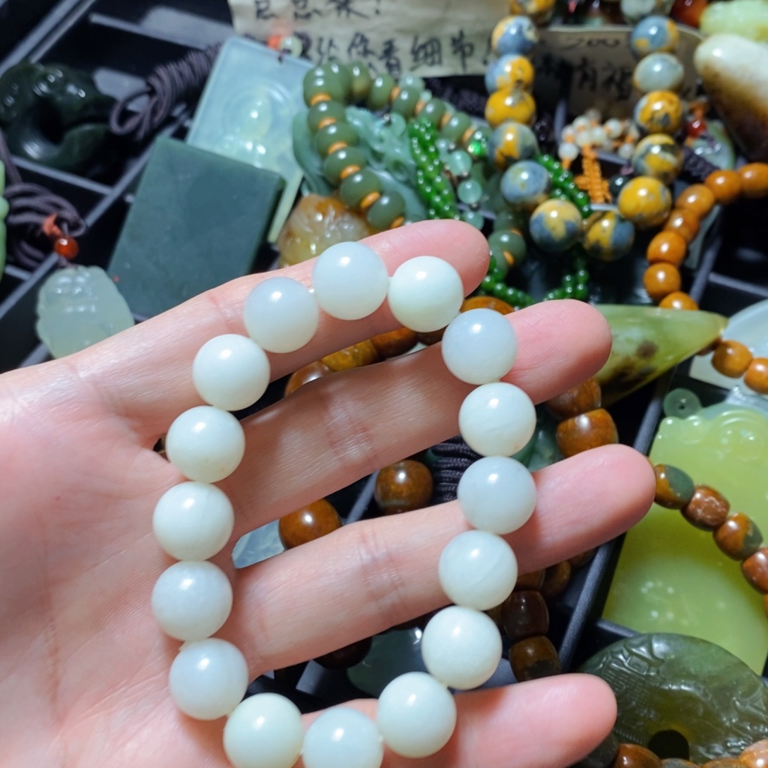 蛇纹石玉未镶嵌颈饰微瑕不退不换