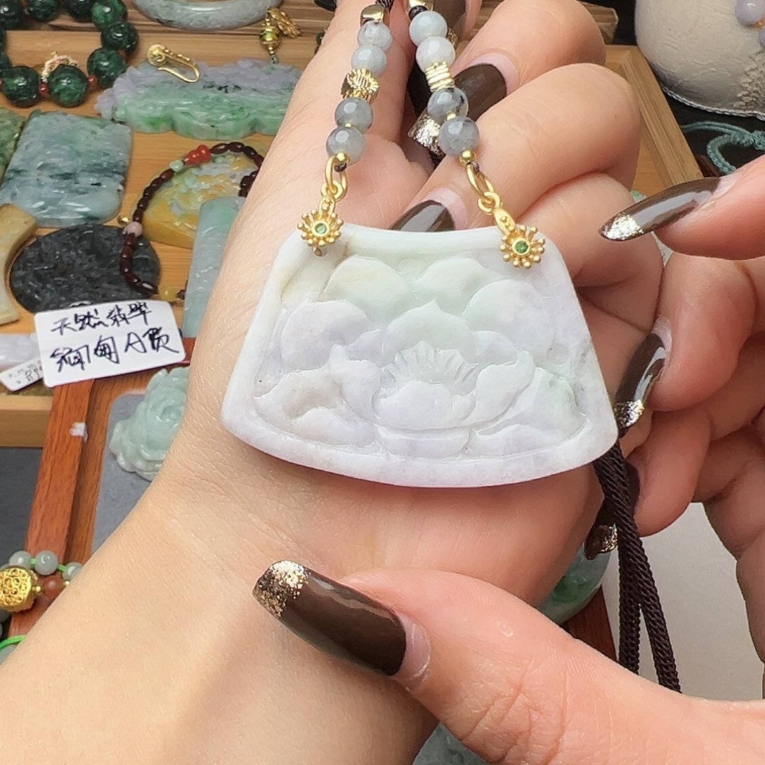 翡翠吊坠(赠链)未镶嵌吊坠25