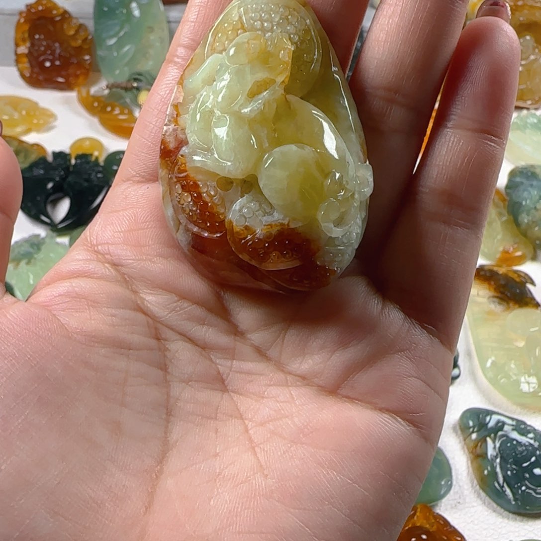 蛇纹石玉颈饰未镶嵌