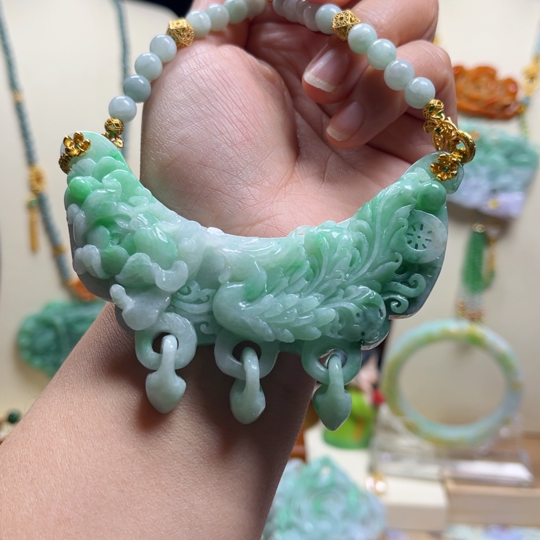 翡翠颈饰未镶嵌天然翡翠