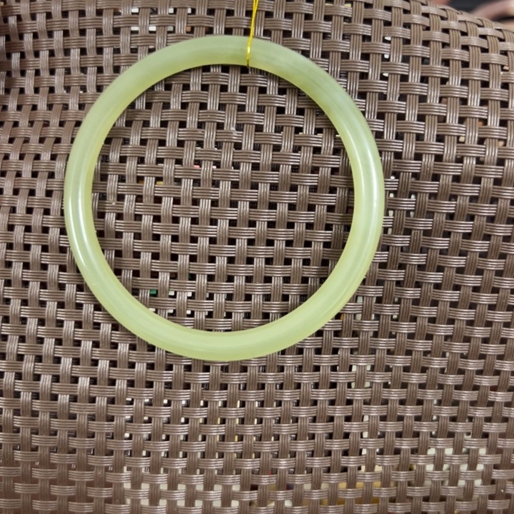 和田玉（青白玉）未镶嵌手镯