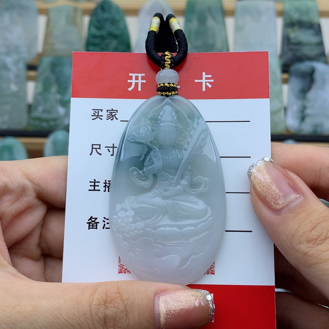 翡翠未镶嵌颈饰虚空藏