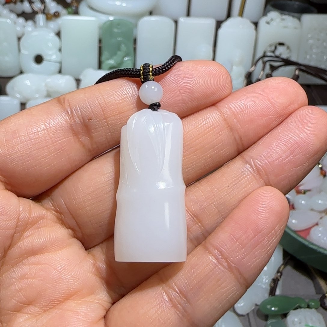 和田玉颈饰未镶嵌䑃*