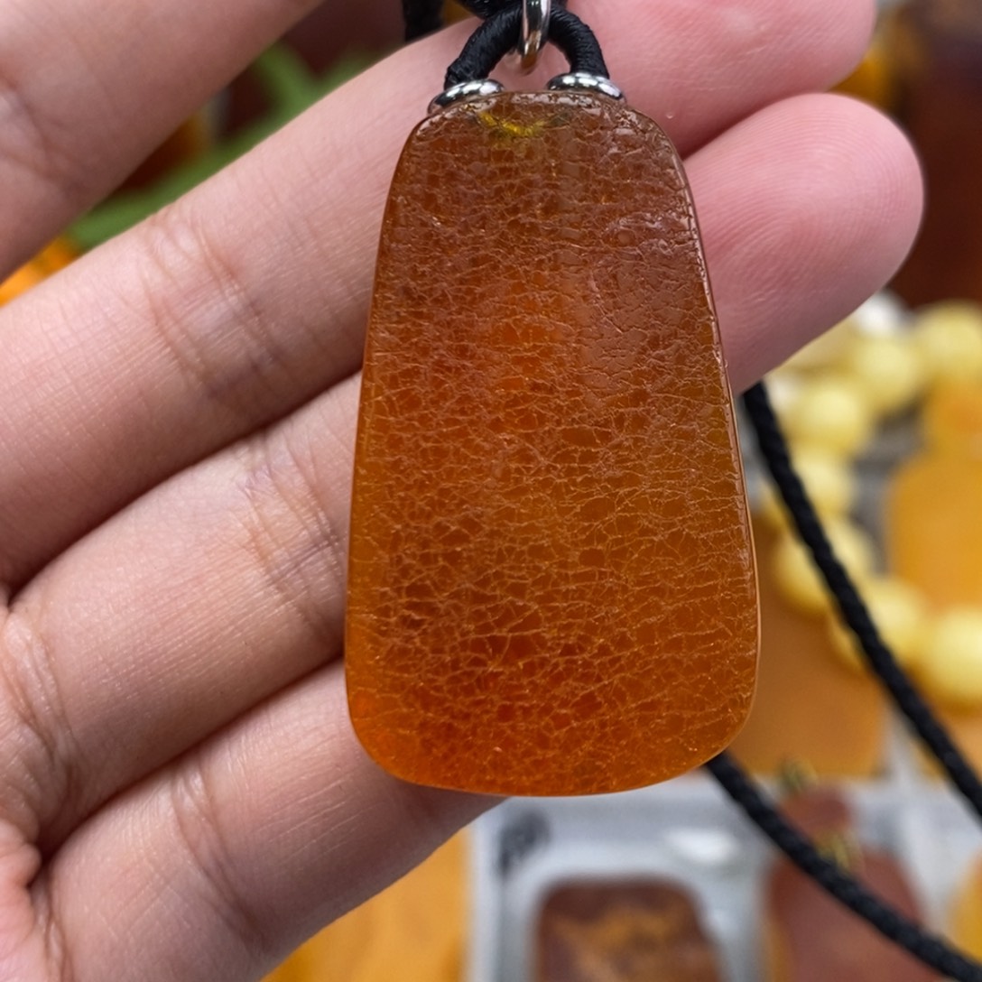 琥珀吊坠(赠链)未镶嵌