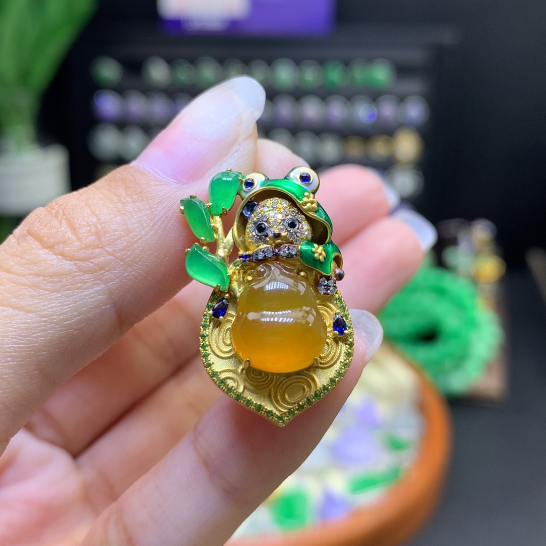 翡翠18K金镶嵌颈饰