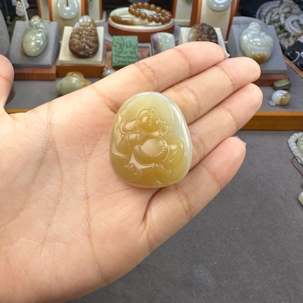 和田玉佛公吊坠颈饰