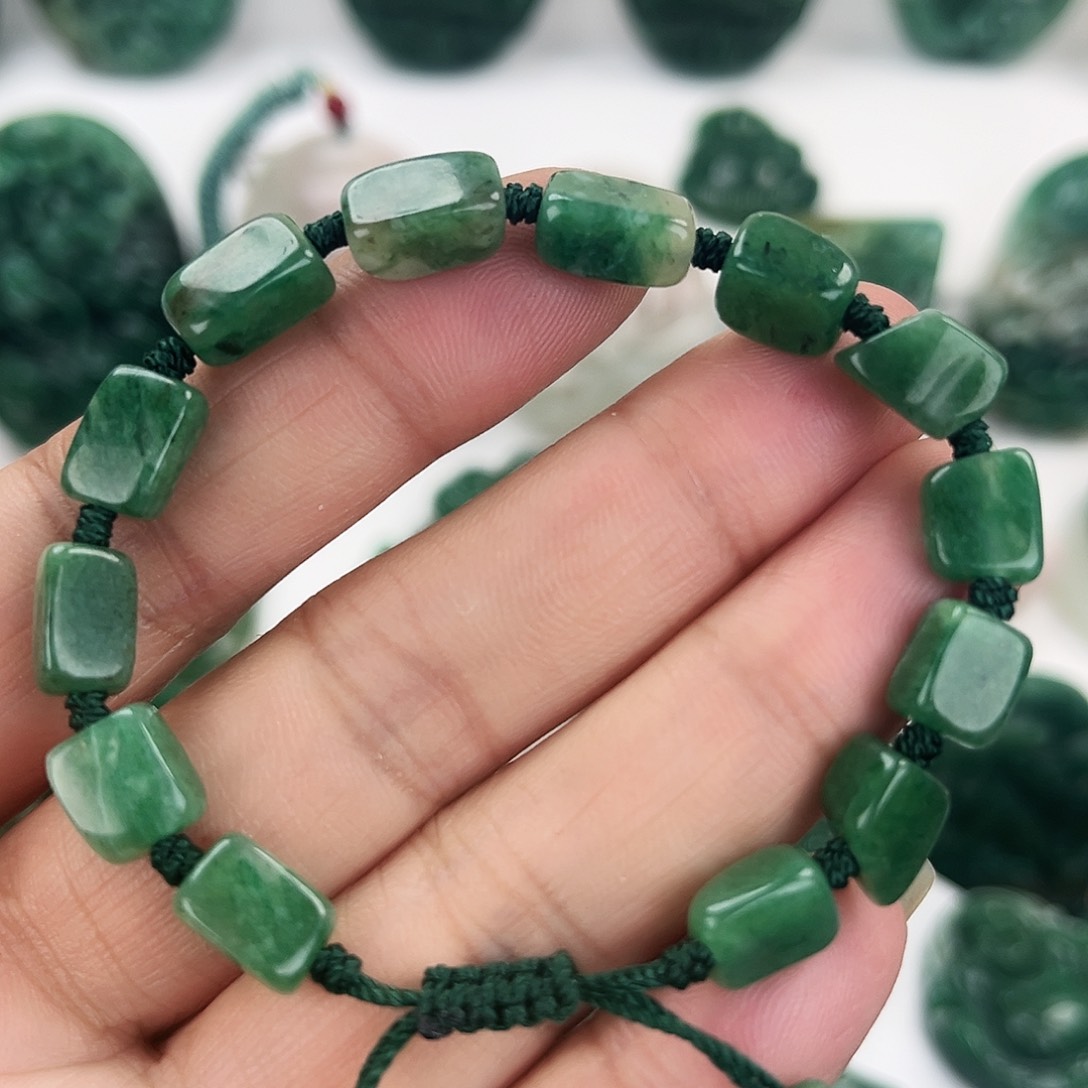 独山玉颈饰未镶嵌