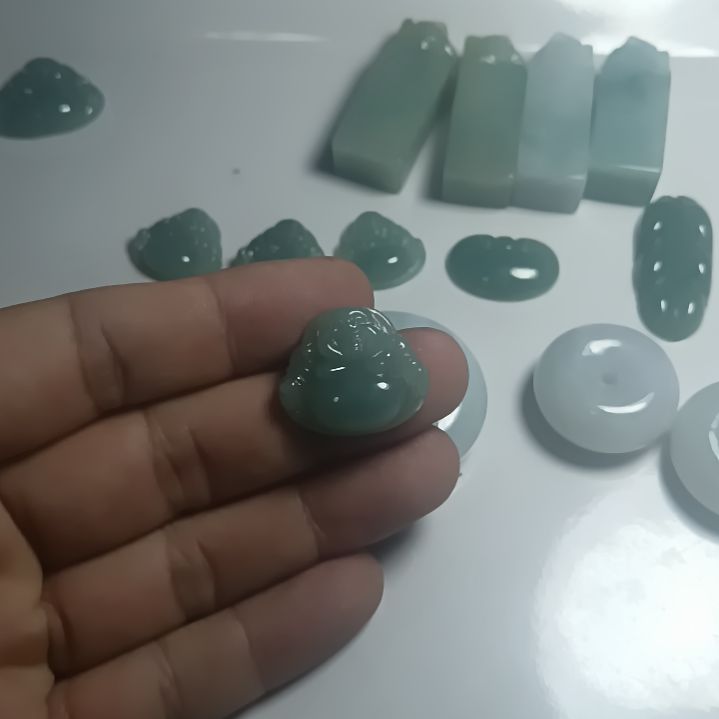翡翠未镶嵌吊坠(不含链)天然A货翡翠佛公