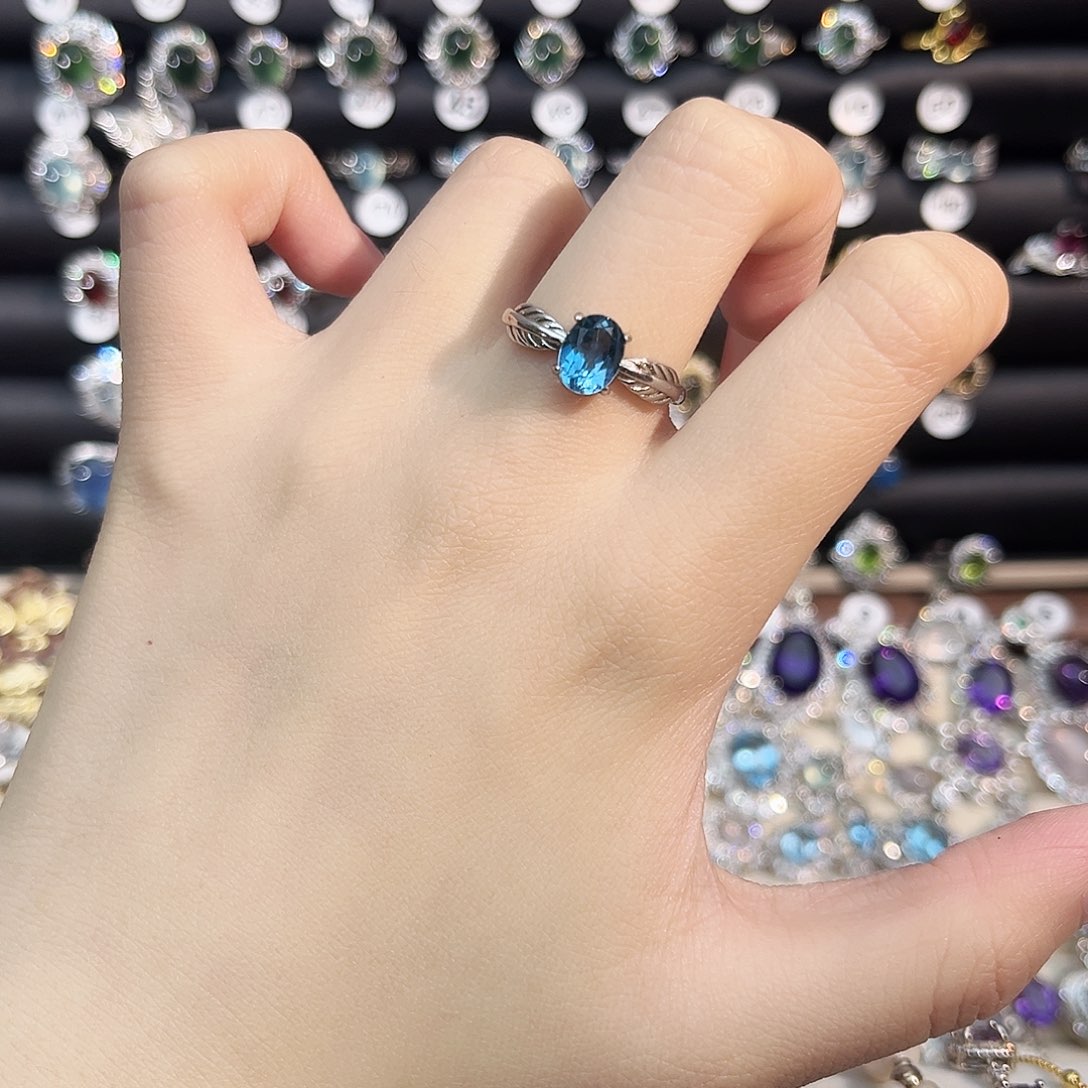 银S925镶嵌蛇纹石玉颈饰