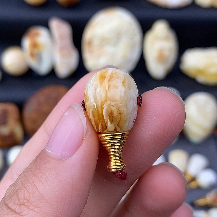 琥珀未镶嵌裸石13三通c641