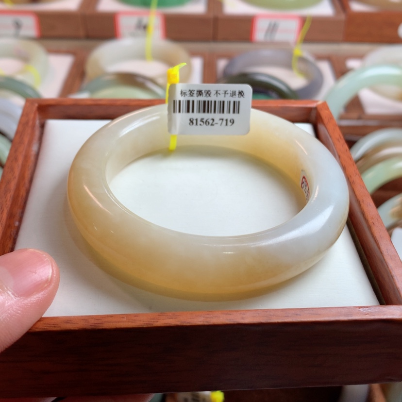 【闪购商品】和田玉手镯未镶嵌55