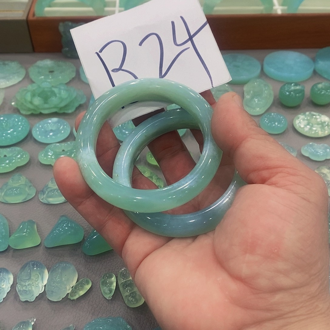 蛇纹石玉未镶嵌珠宝奇石云*