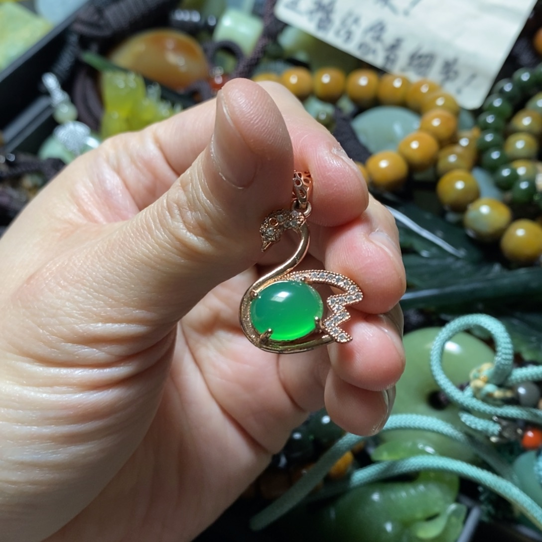 1***美蛇纹石玉未镶嵌颈饰