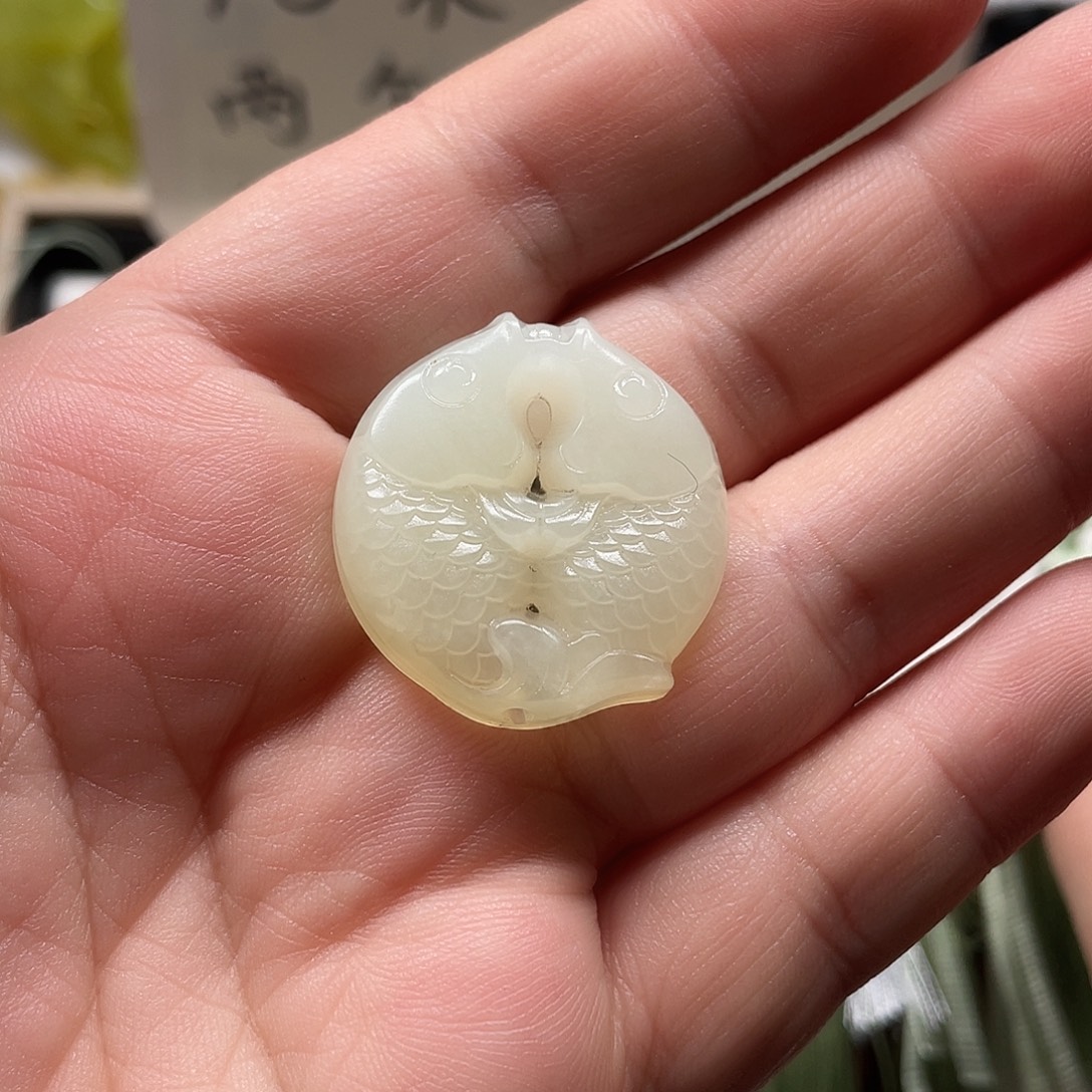 芝***心蛇纹石玉未镶嵌颈饰