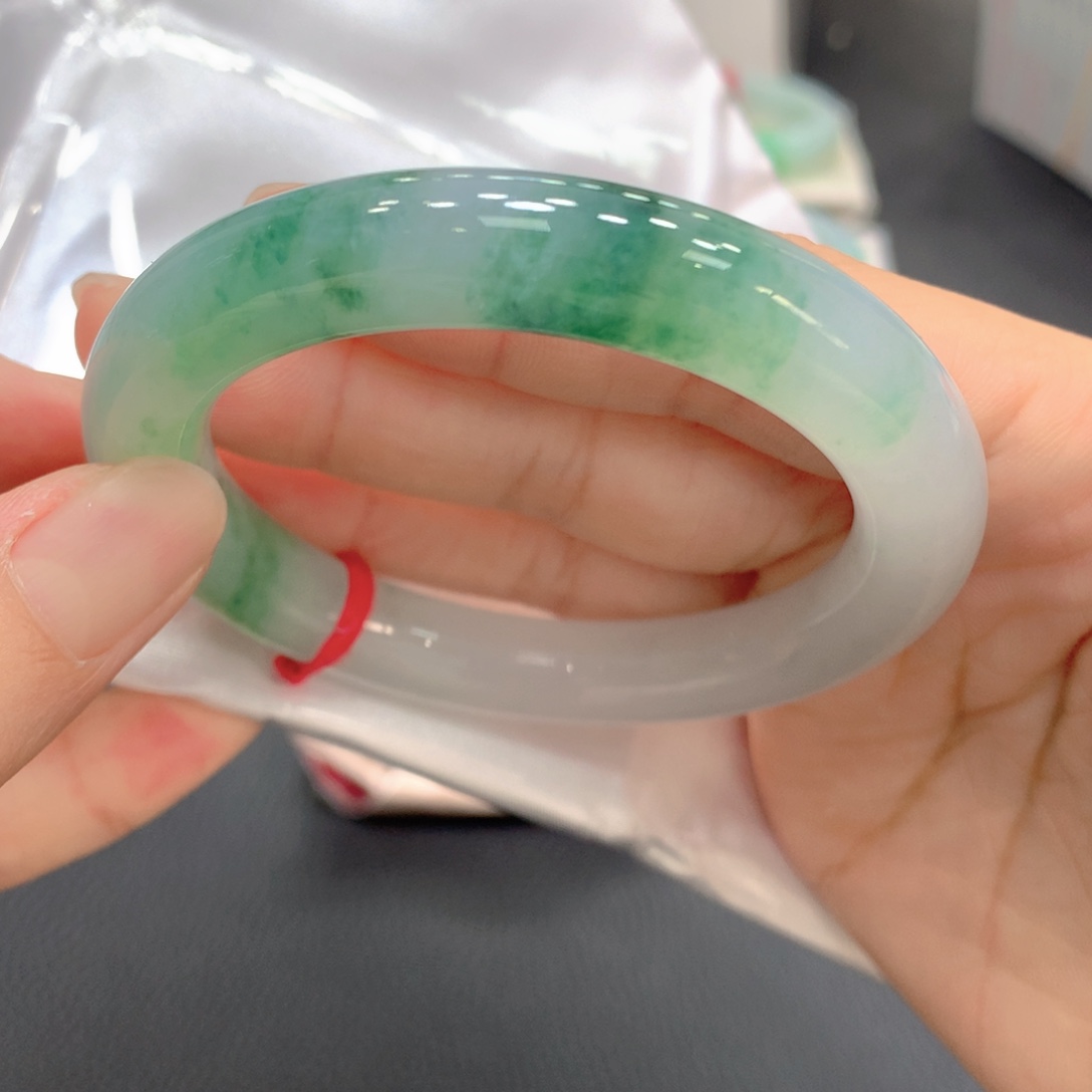 三***定翡翠未镶嵌手镯翡翠