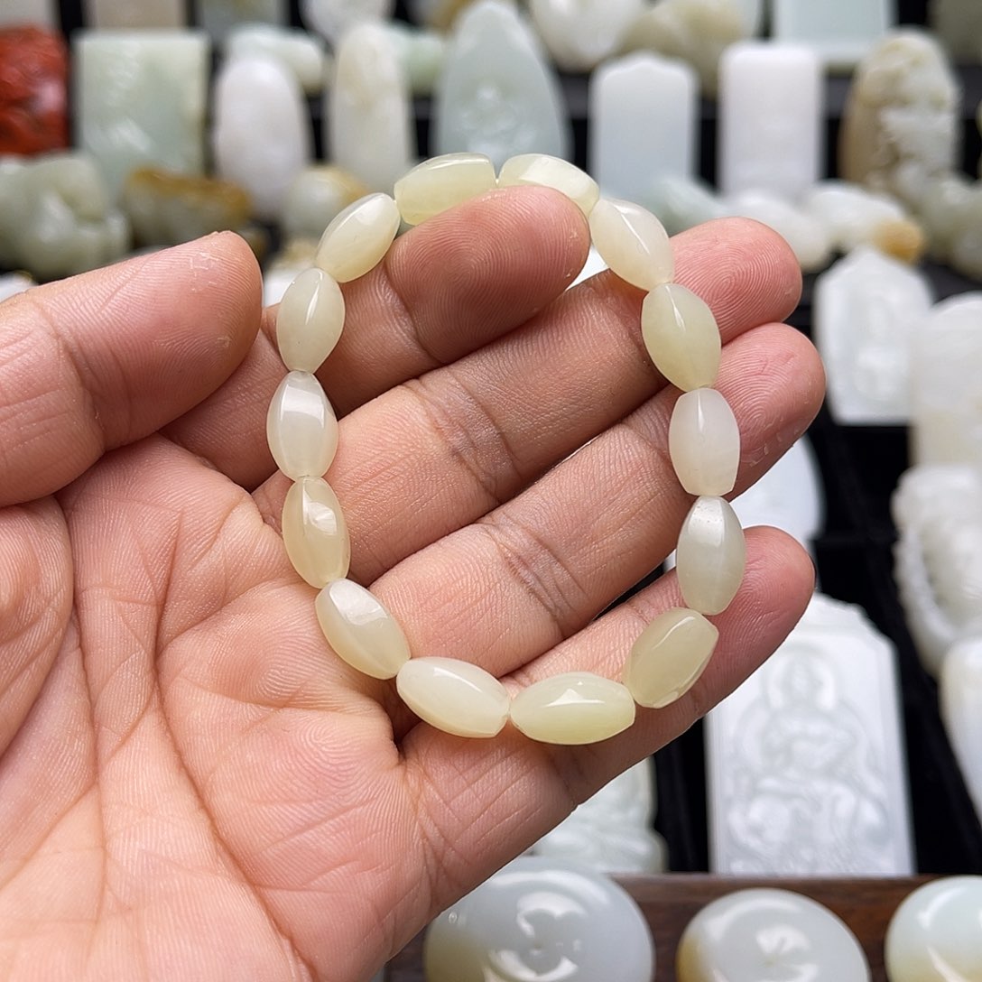 和田玉颈饰未镶嵌