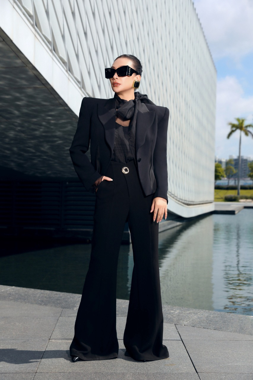 设计师款修身燕尾短外套