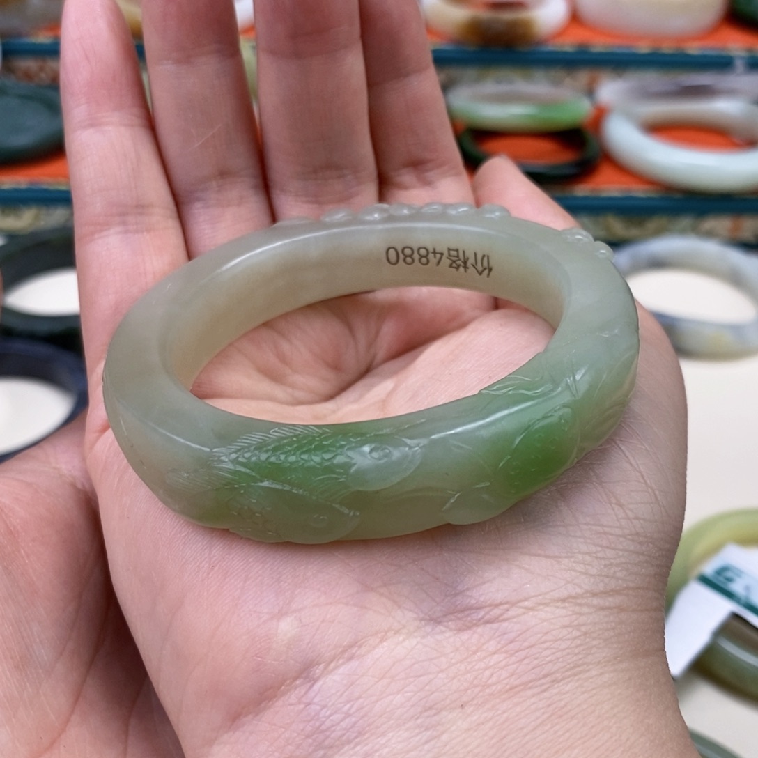 和田玉镯子未镶嵌农****)