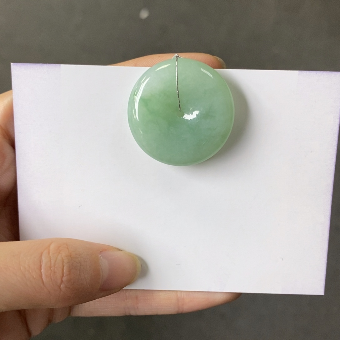 翡翠颈饰未镶嵌平安扣