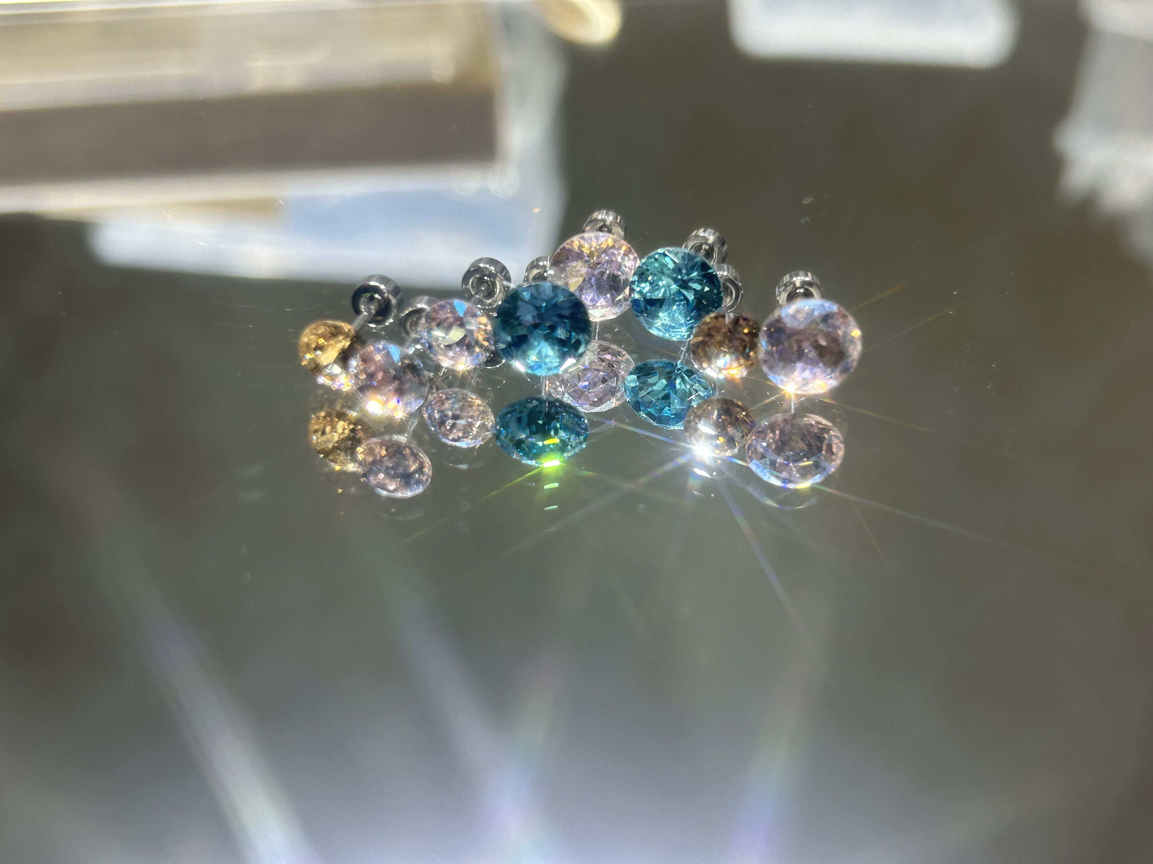 爆闪锆石耳骨钉