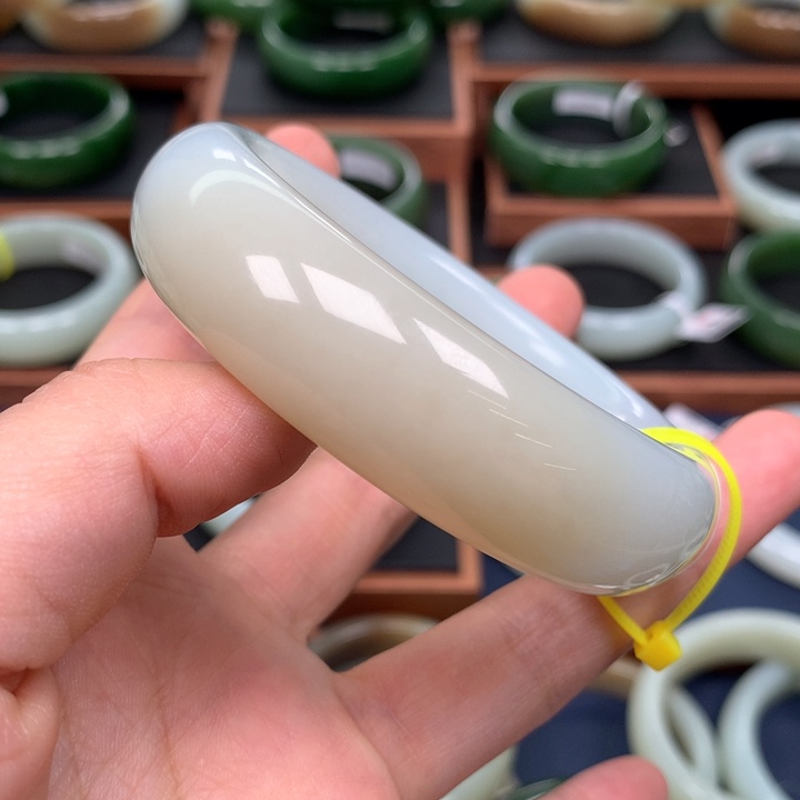 和田玉手镯57圈口未镶嵌