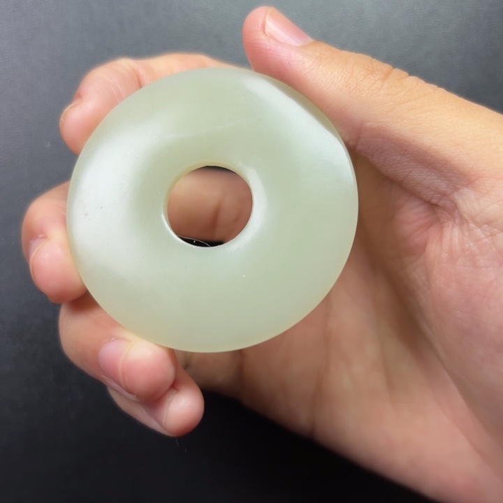 闲***逛和田玉未镶嵌颈饰