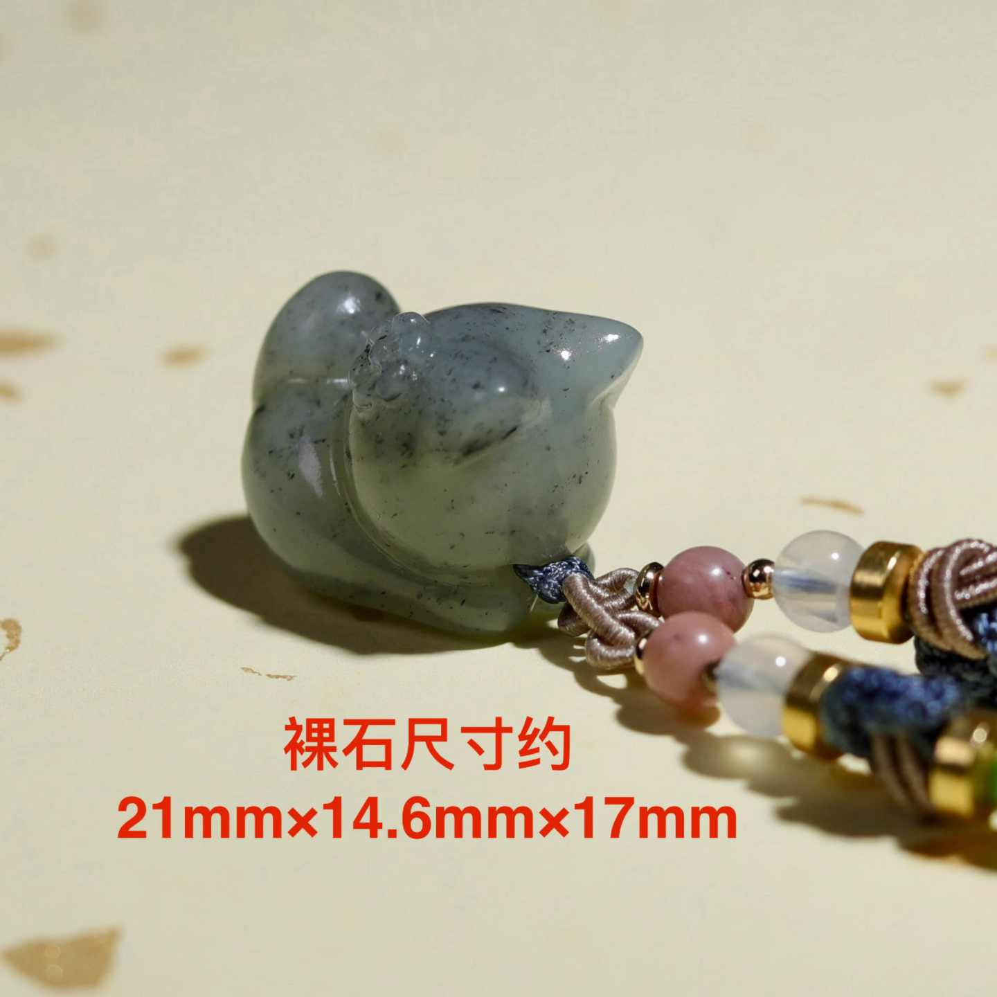新品天然新疆和田玉点墨青花趴趴猫吊坠时尚简约小猫玉石挂件礼物