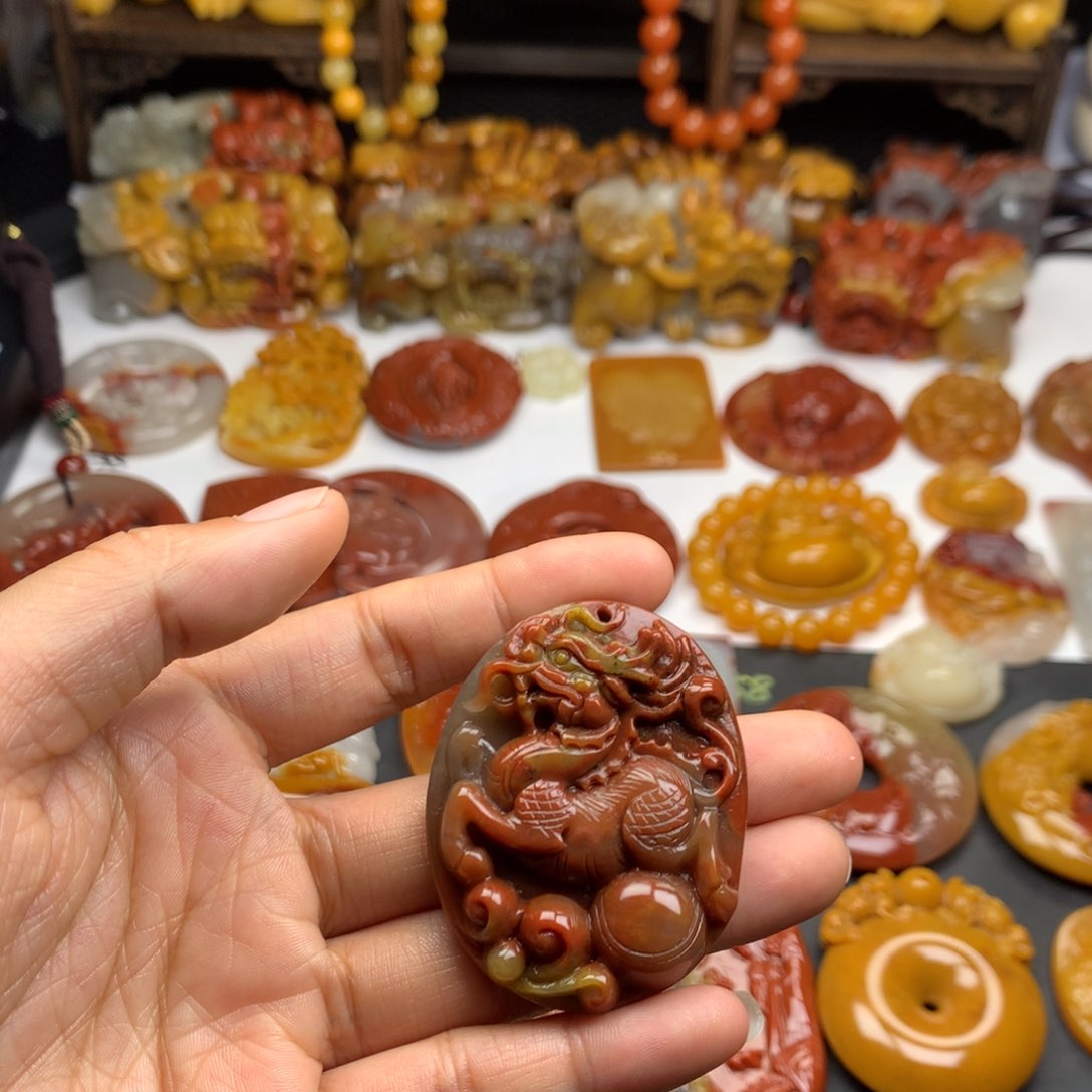 石英质玉（黄龙玉）挂件未镶嵌