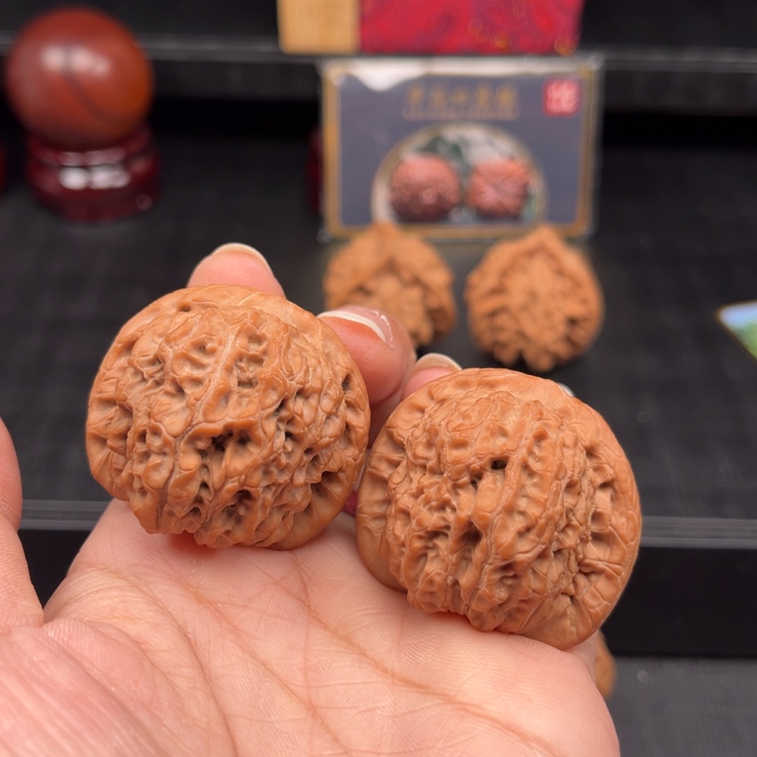 文玩核桃吊坠原树血麒麟39