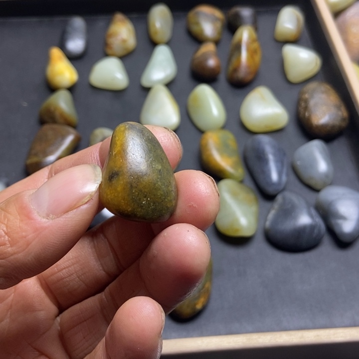 名***剑和田玉（糖玉）未镶嵌珠宝奇石