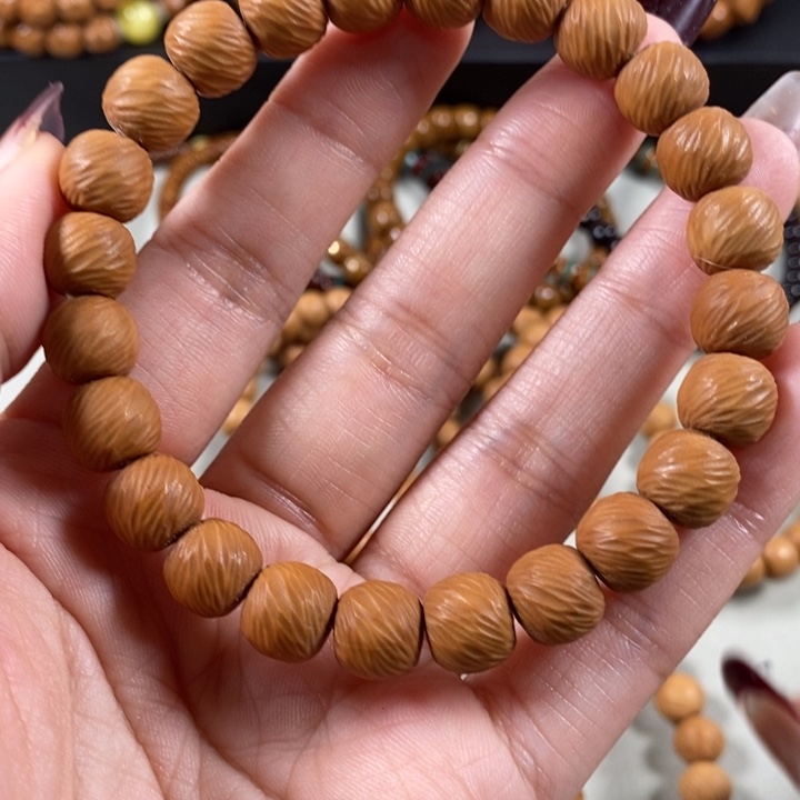 猴头核桃吊坠猴头雕刻云锦