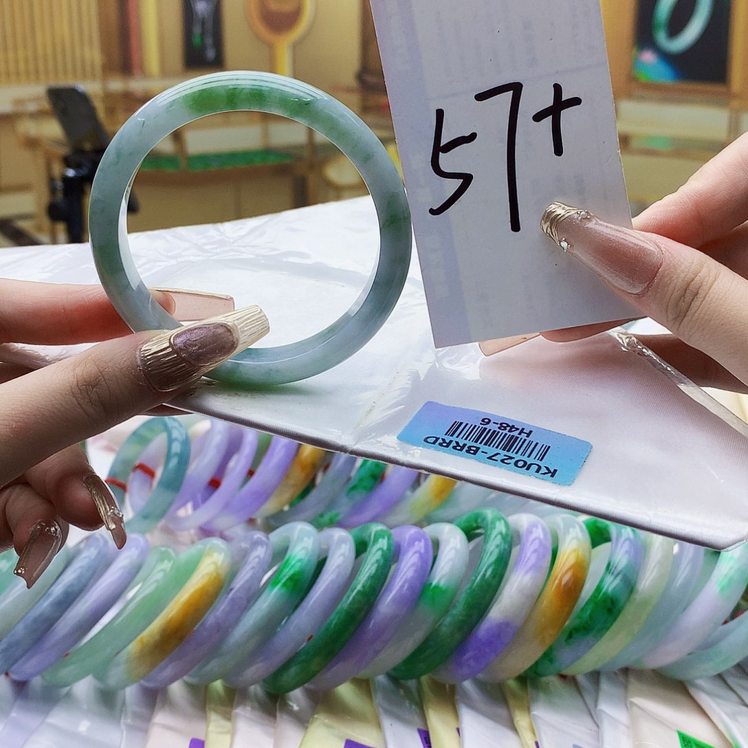 翡翠未镶嵌手镯io