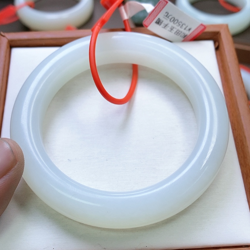 【闪购商品】未镶嵌手镯和田玉宝****家