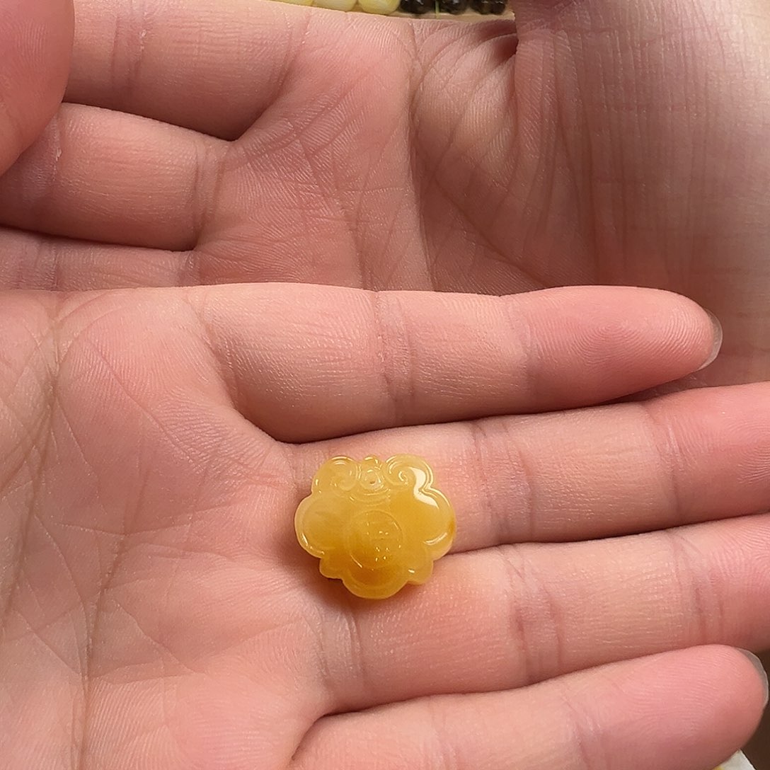 蜜蜡颈饰未镶嵌双面平安锁提溜