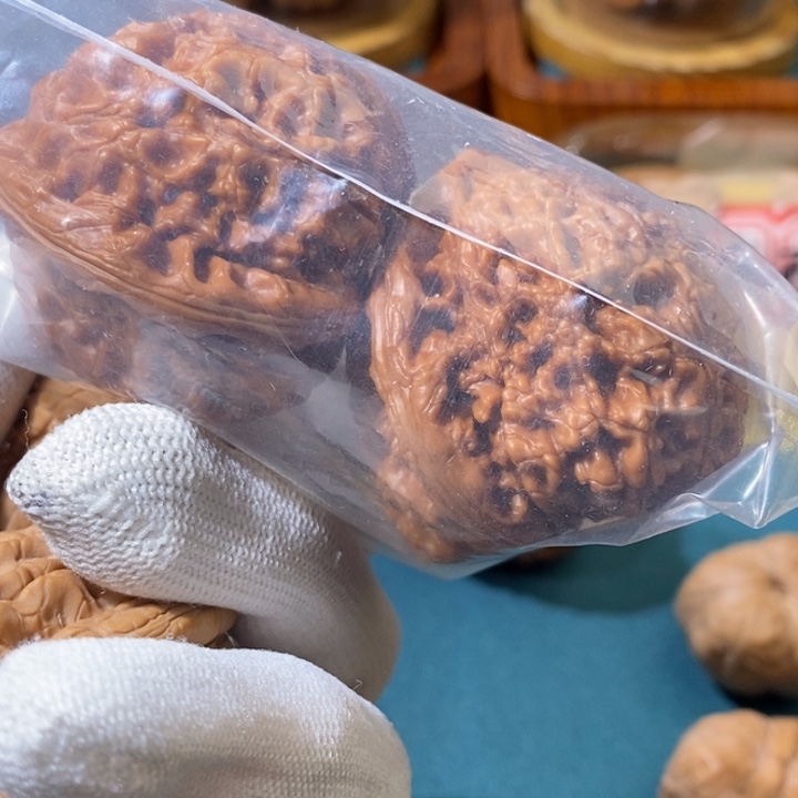 文玩核桃吊坠红**魁水龙