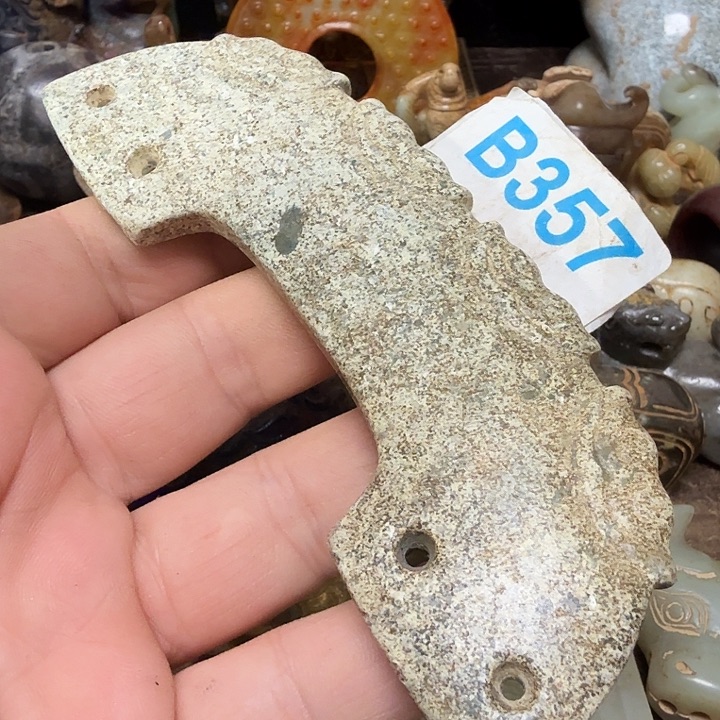 透闪石-蛇纹石玉未镶嵌颈饰