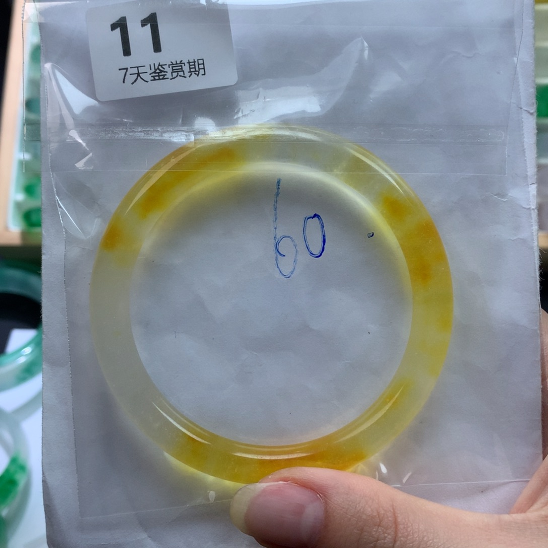 女***。石英质玉未镶嵌手镯定向链接截图为准莉莉11