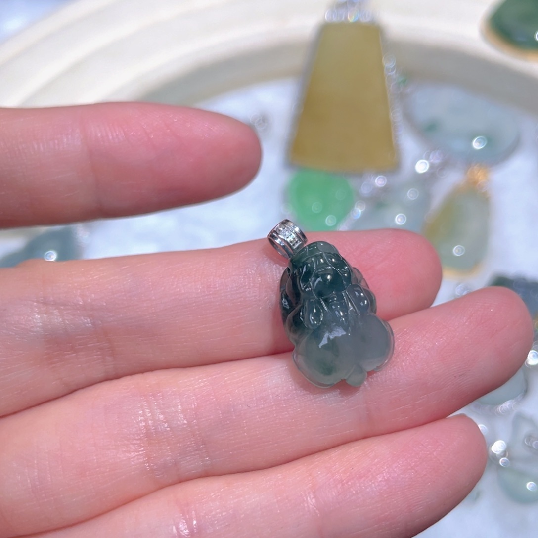 翡翠颈饰18K金镶嵌翡翠