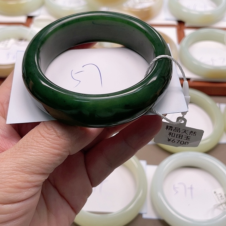 未镶嵌手镯和田玉