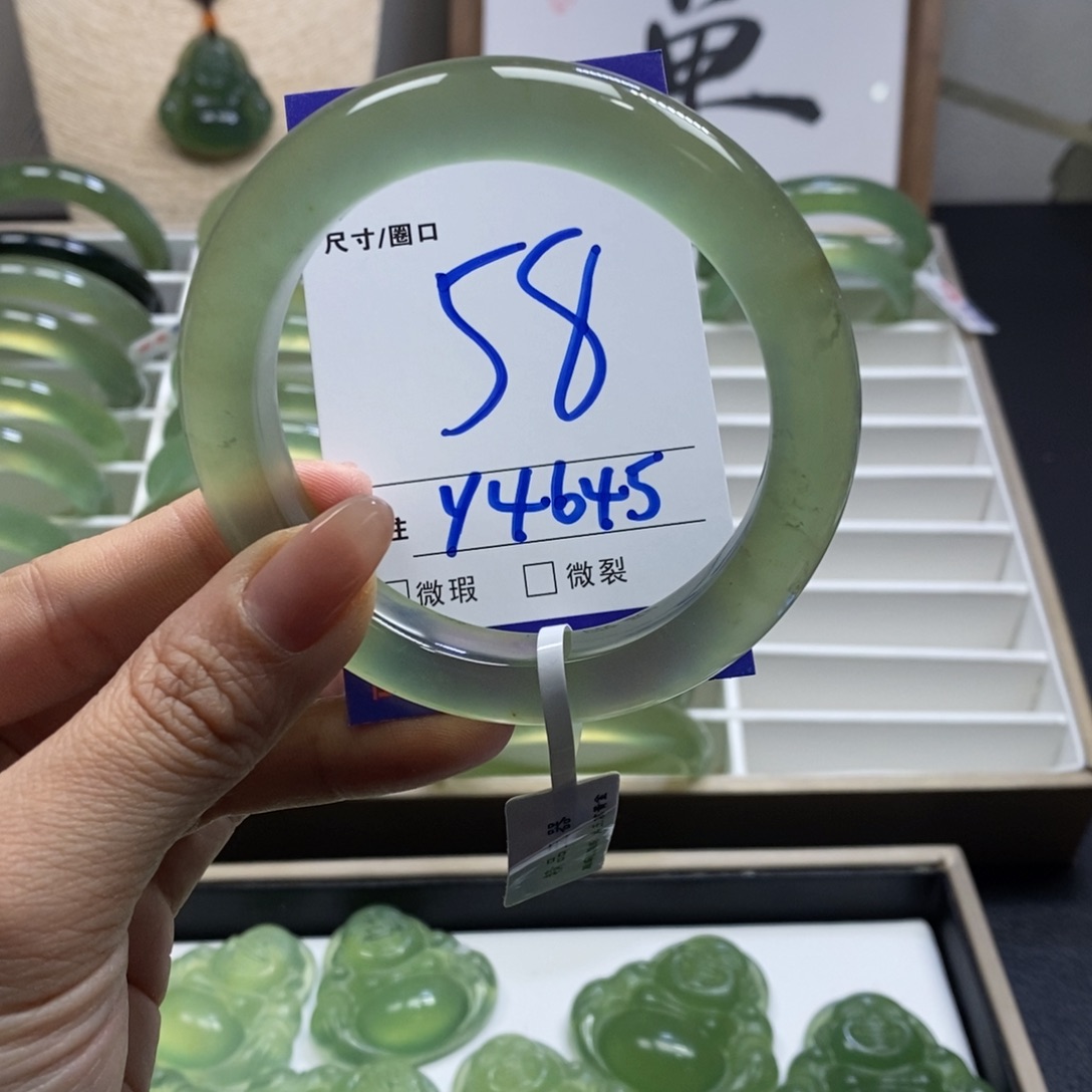 蛇纹石玉手镯未镶嵌