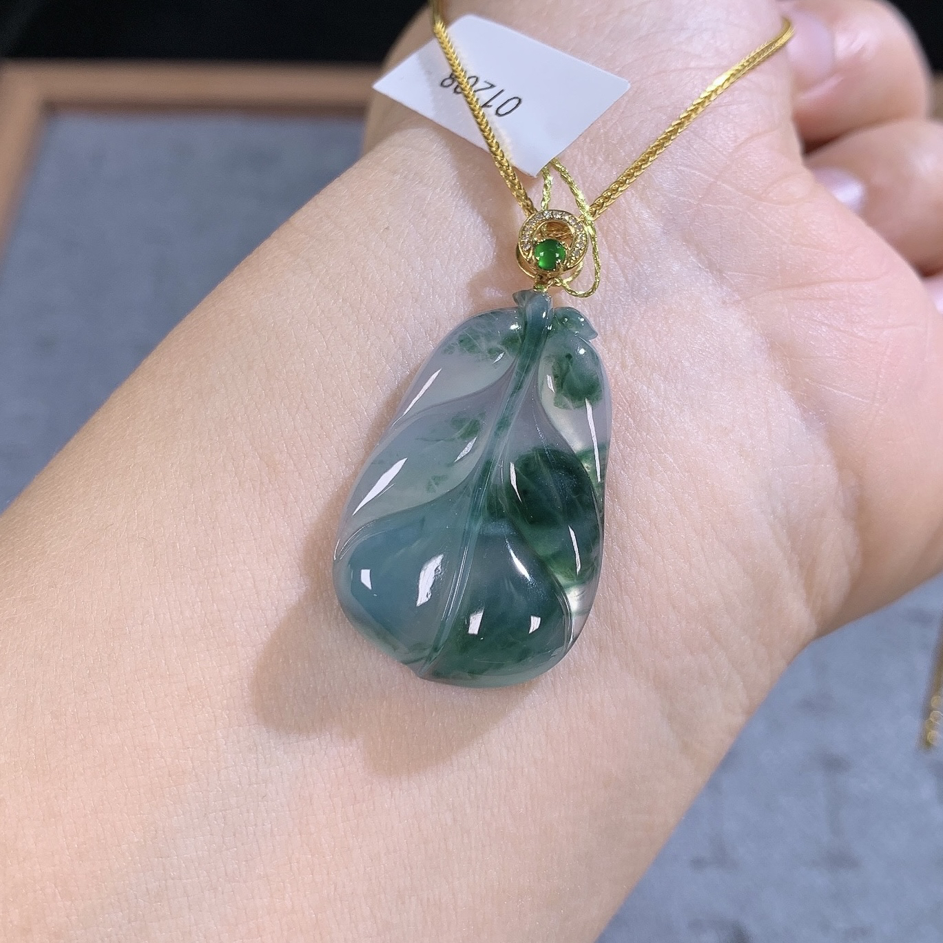 缅甸天然A货翡翠镶嵌18k金冰种飘花叶子吊坠时尚礼物32.5×21×5.2