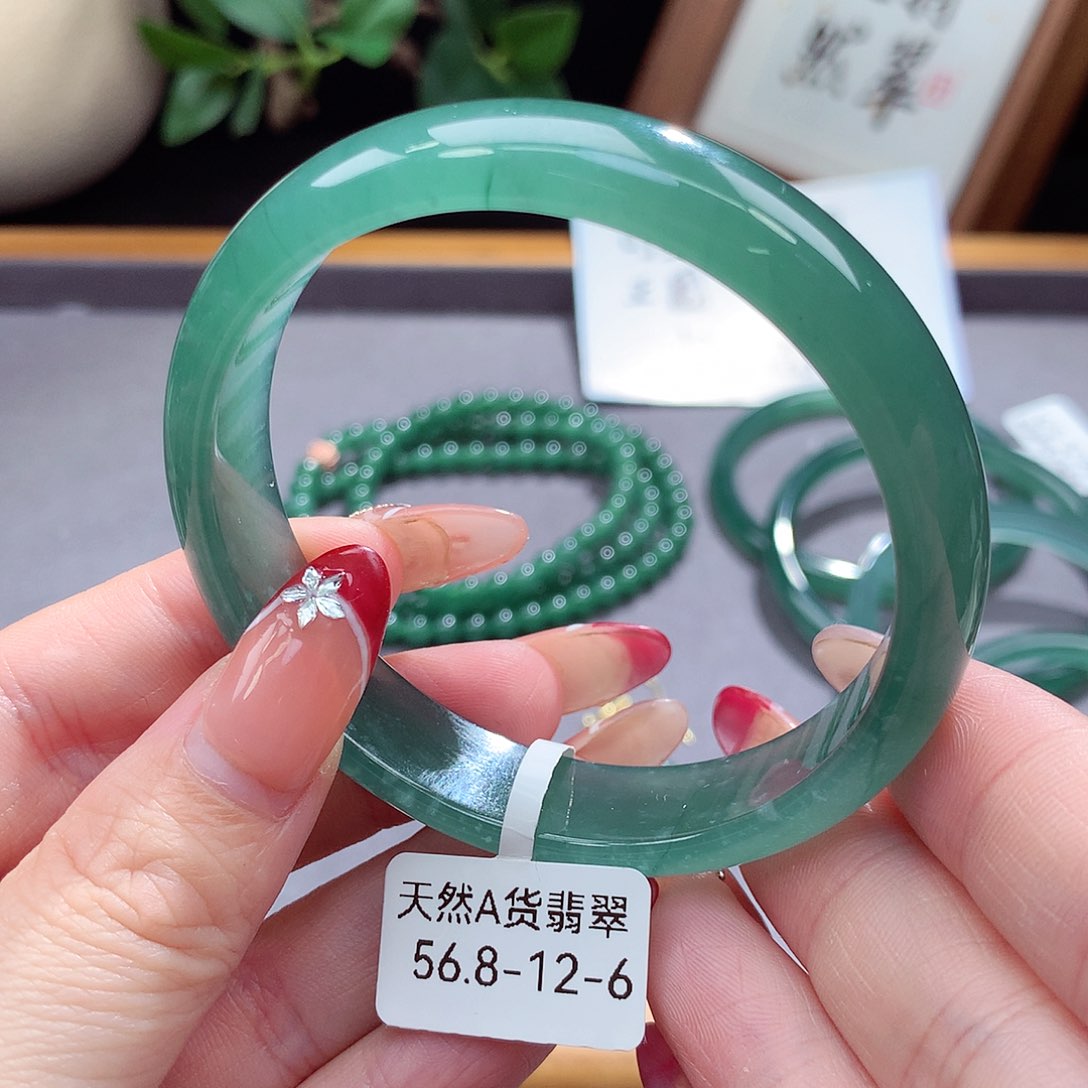 翡翠手镯（圆镯）未镶嵌