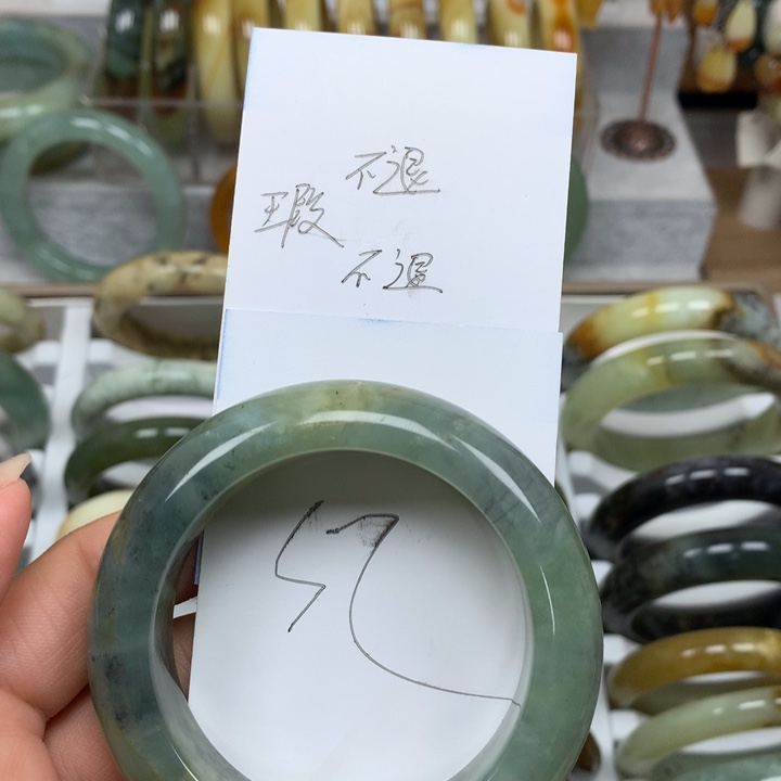 未镶嵌蛇纹石玉手链