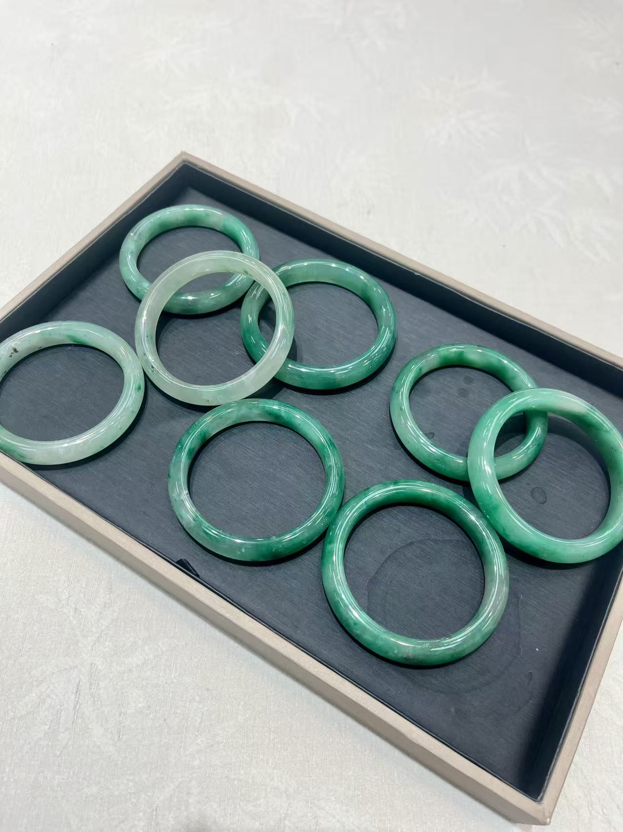 天然非洲翠时尚手镯高冰精美飘绿高档玉石（多样性拍一发一）