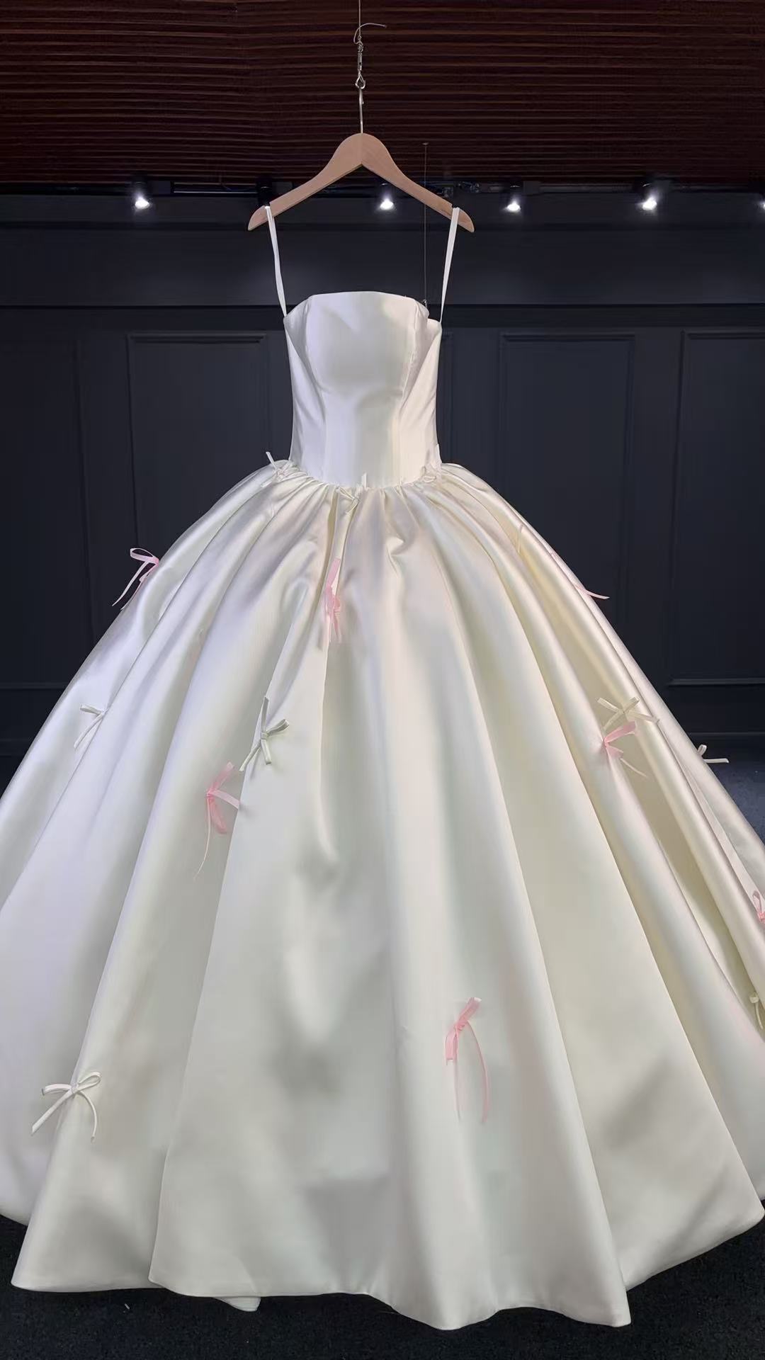 【真爱婚纱-抹胸】2025新款抹胸 气质缎面婚纱 高级 减龄公主 8129